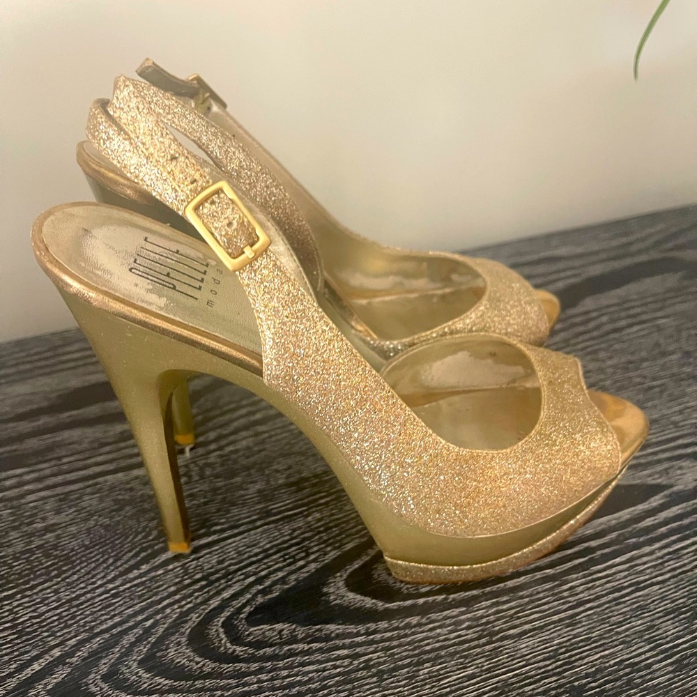 Stiletto style shoes